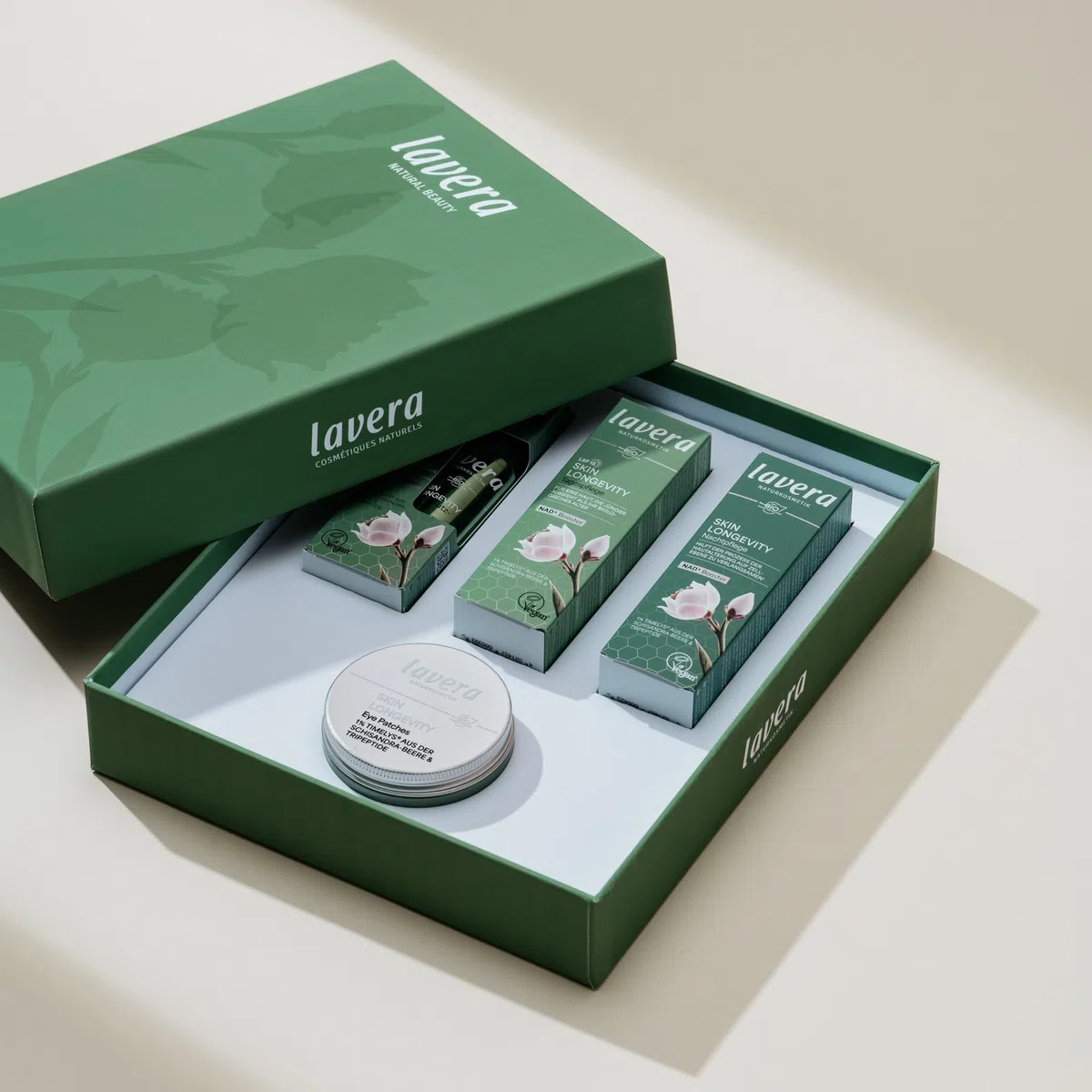 lavera Skin Longevity Routine Set Gesichtspflege Set mit Bio-Pflanzenextrakten Hyaluron für elastische gepflegte Haut Feuchtigkeit Regeneration Naturkosmetik Komplettset