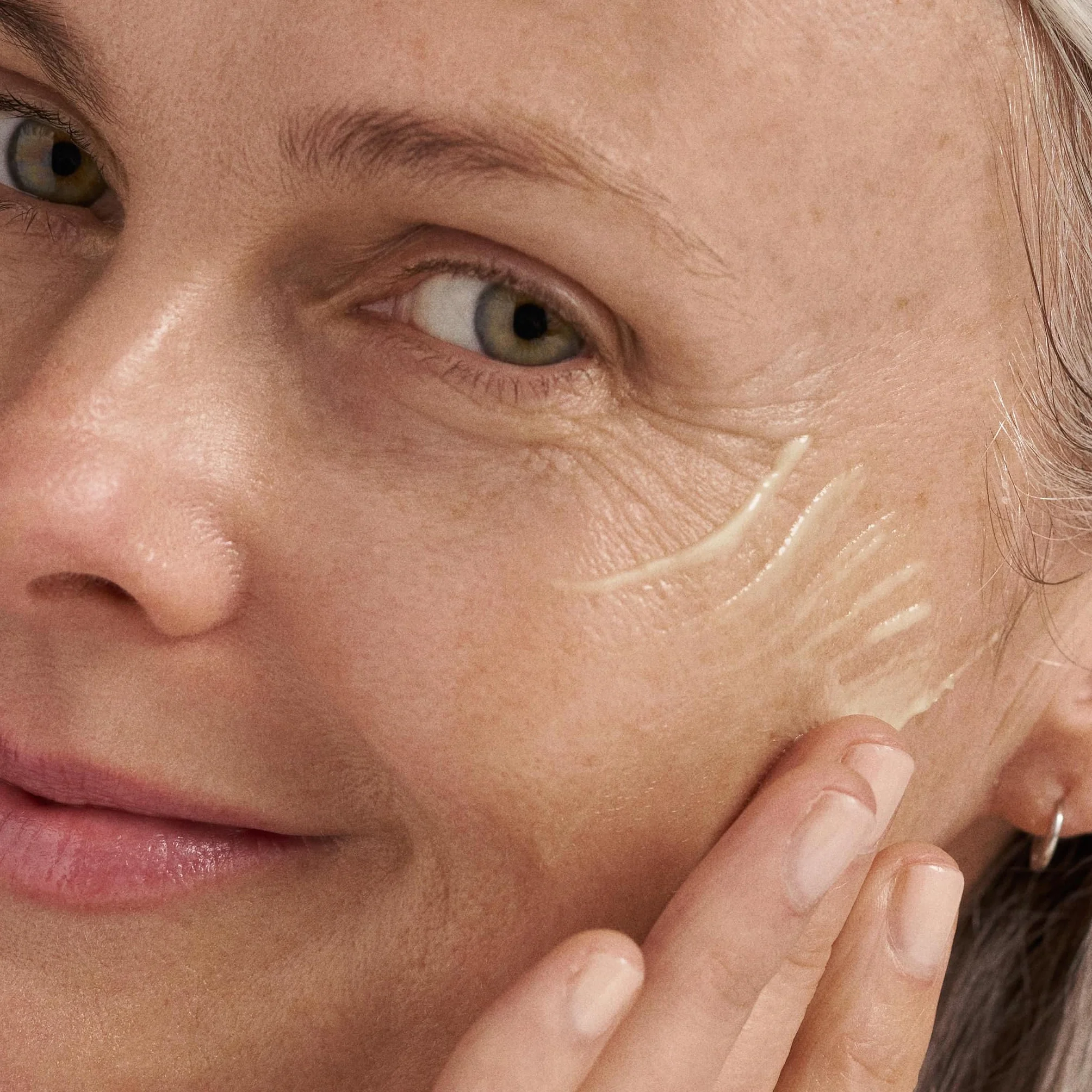 Dermalogica Dynamic Skin Retinol Serum gegen Fältchen | Retinolserum, das Hautstruktur und Poren verfeinert und feine Linien sichtbar mindert.