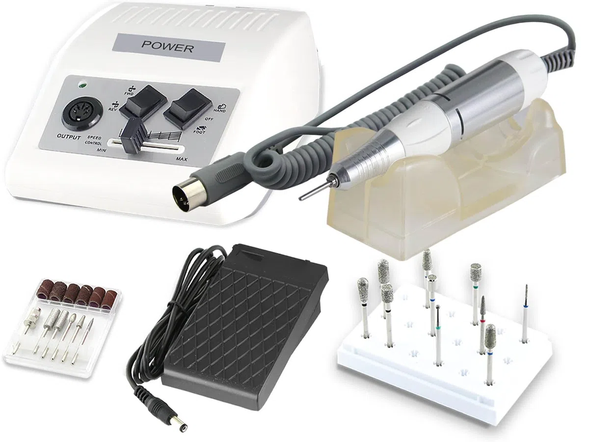 Profi Fußpflege Set Fußpflegegerät mit Fräser und Diamantschleifer | Elektrischer Nagelfräser mit extra starker Leistung und einfacher Bedienung Inkl. 10 Diamant Nagelschleifer mit Vitrinen Box