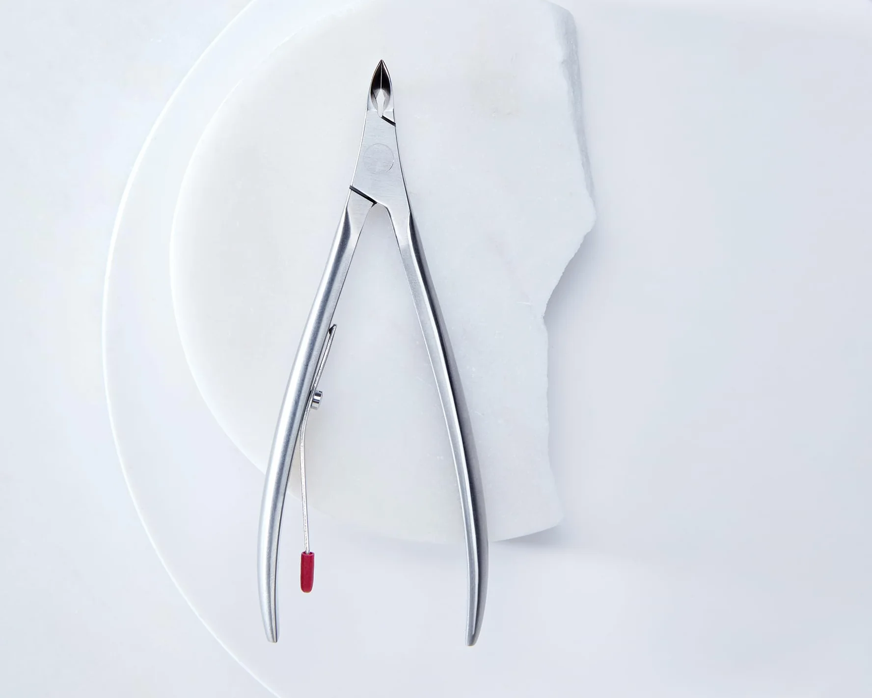 ZWILLING Nagelhautzange (Entfernt überstehende und eingerissene Nagelhaut, präzise Schneide, hypoallergen), Premium, Silber, 100 mm