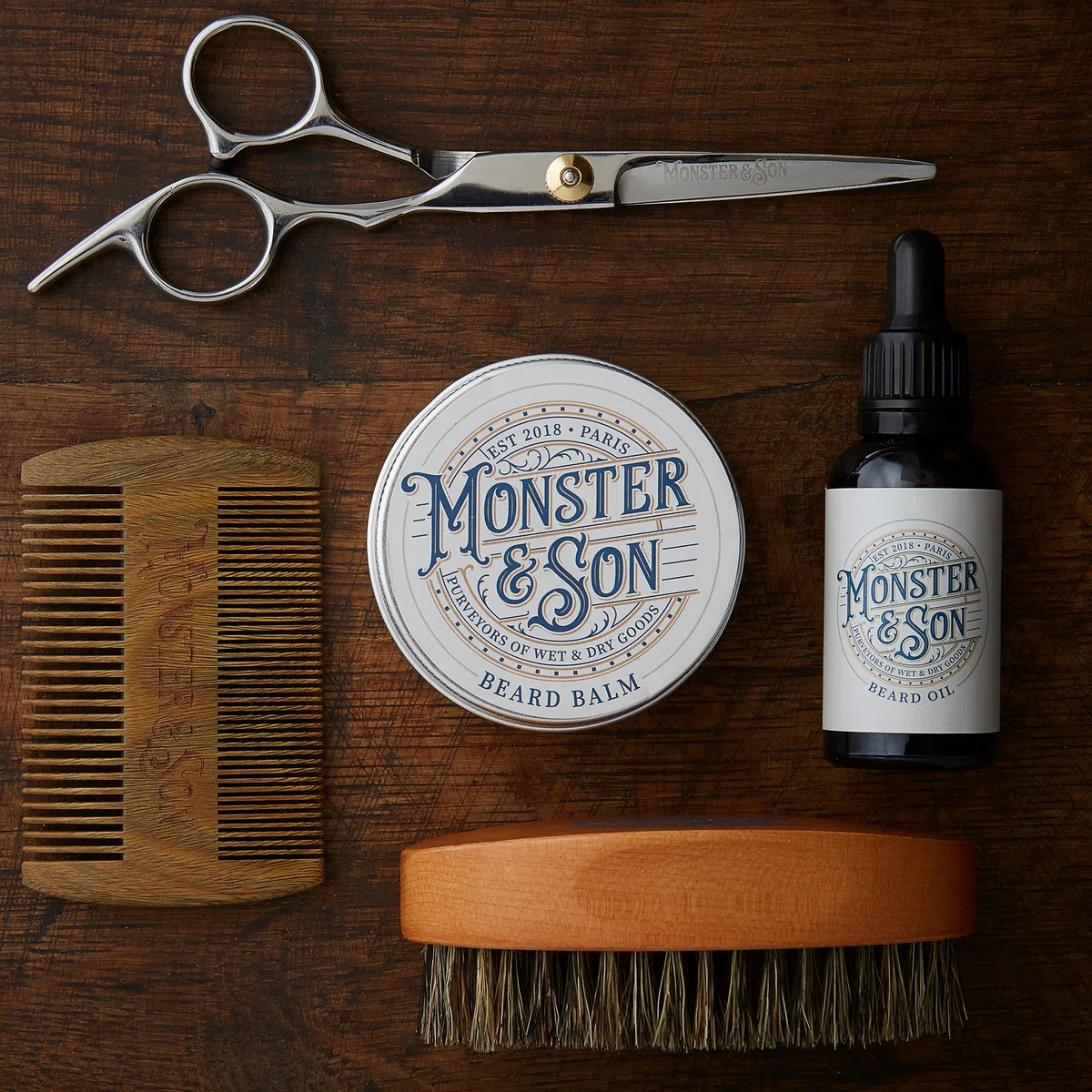 Monster&Son Premium Bartpflege Set 7-Teilig | Bartöl, Bart Balsam, Bart Bürste, Bartkamm, Bartschere, Canvas Reisetasche | Bartpflegeset für Männer, Ideales Geschenkset Herren