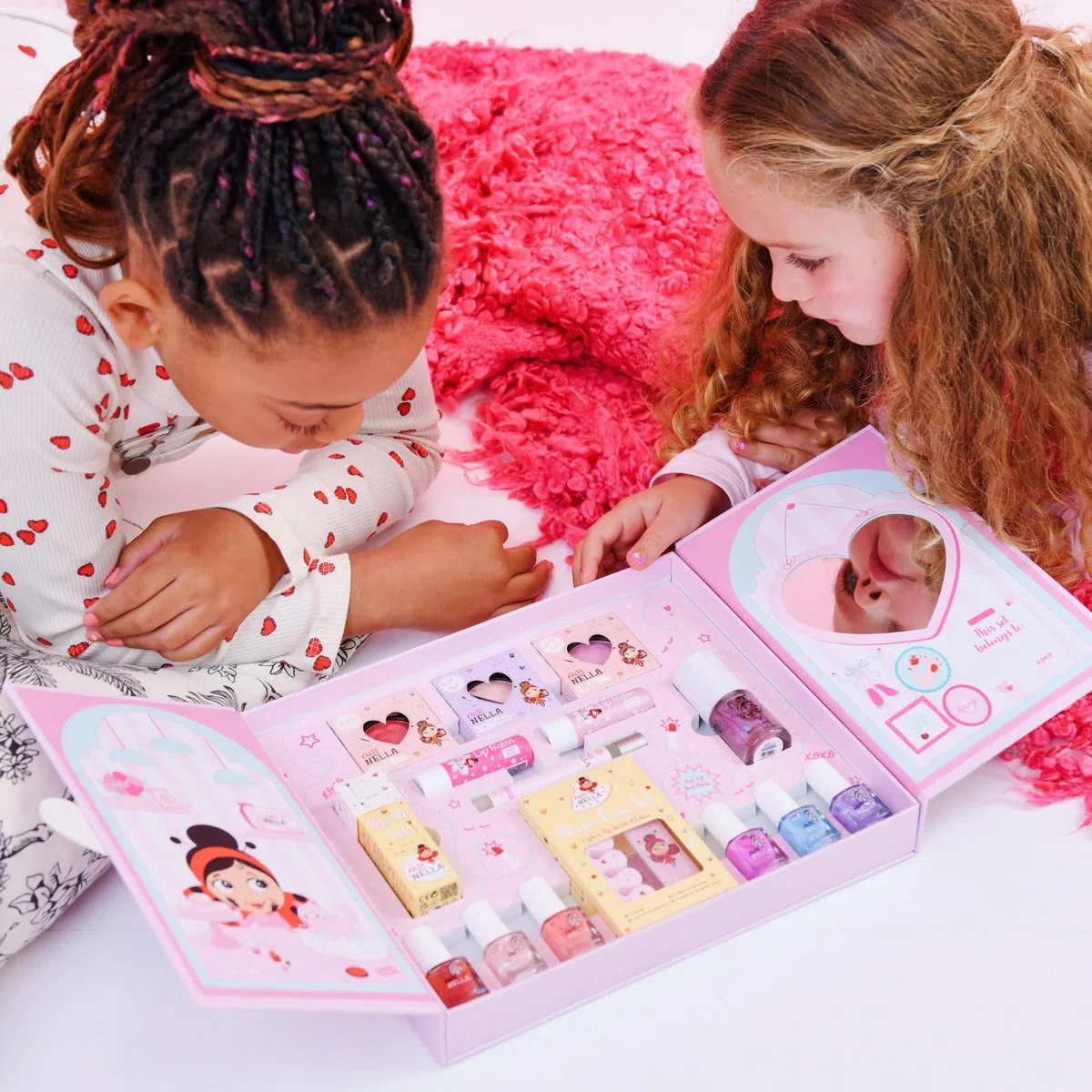 Miss Nella Sparkle & Glow Studio, Ungiftiges Kinder-Kosmetikset mit Peel-Off Nagellack, Lipbalm, Glitzer, 29 x 25 x 4 cm